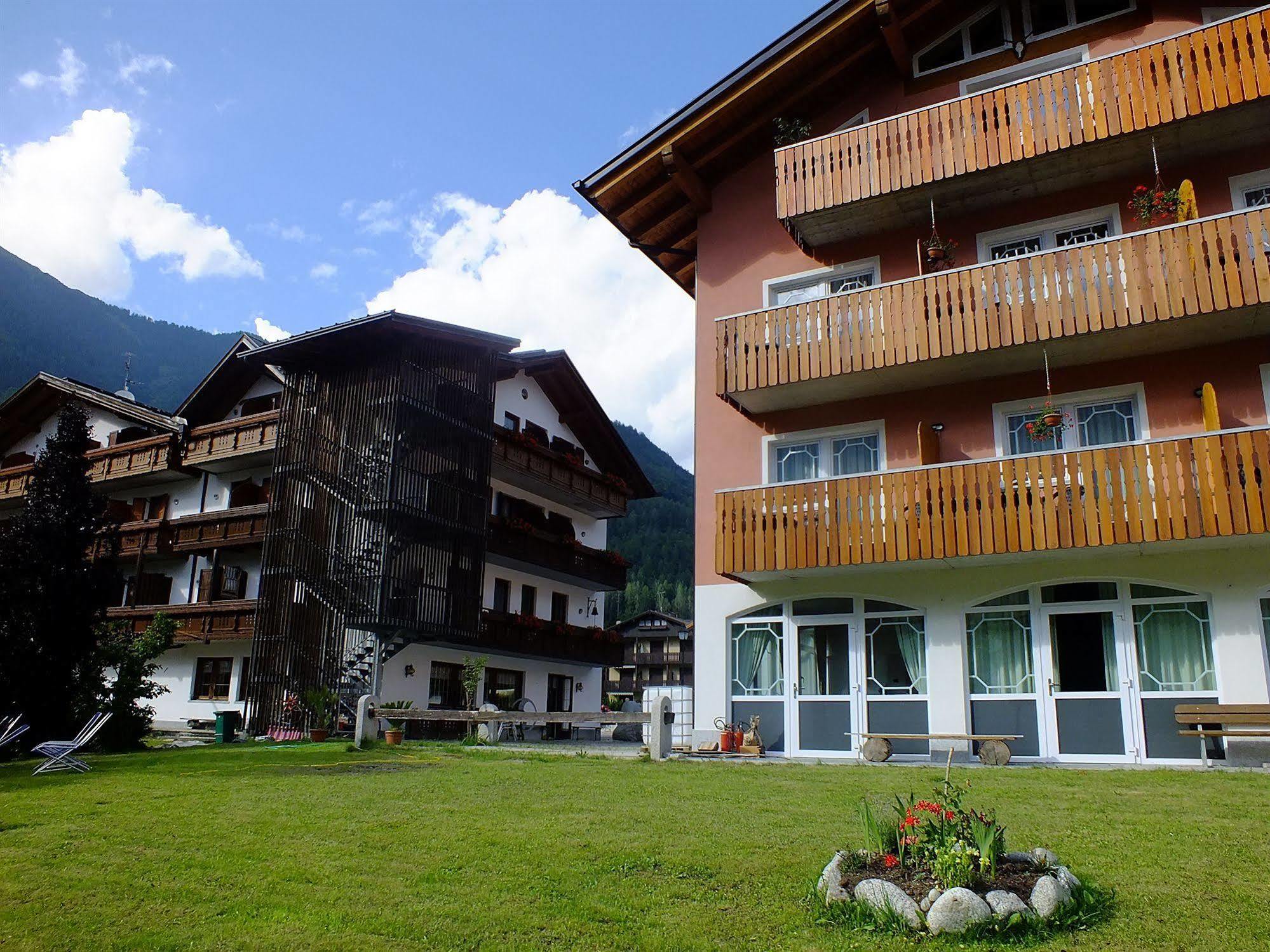 Hotel Garni Al Nardis Carisolo Exteriér fotografie